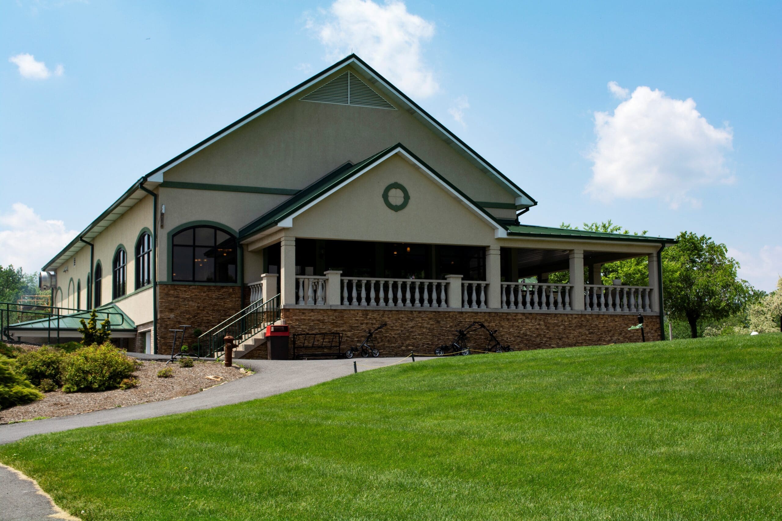 Course Loge 18 Hole Golf Course, Lodge & Restaurant | U.S. Commercial Realty
