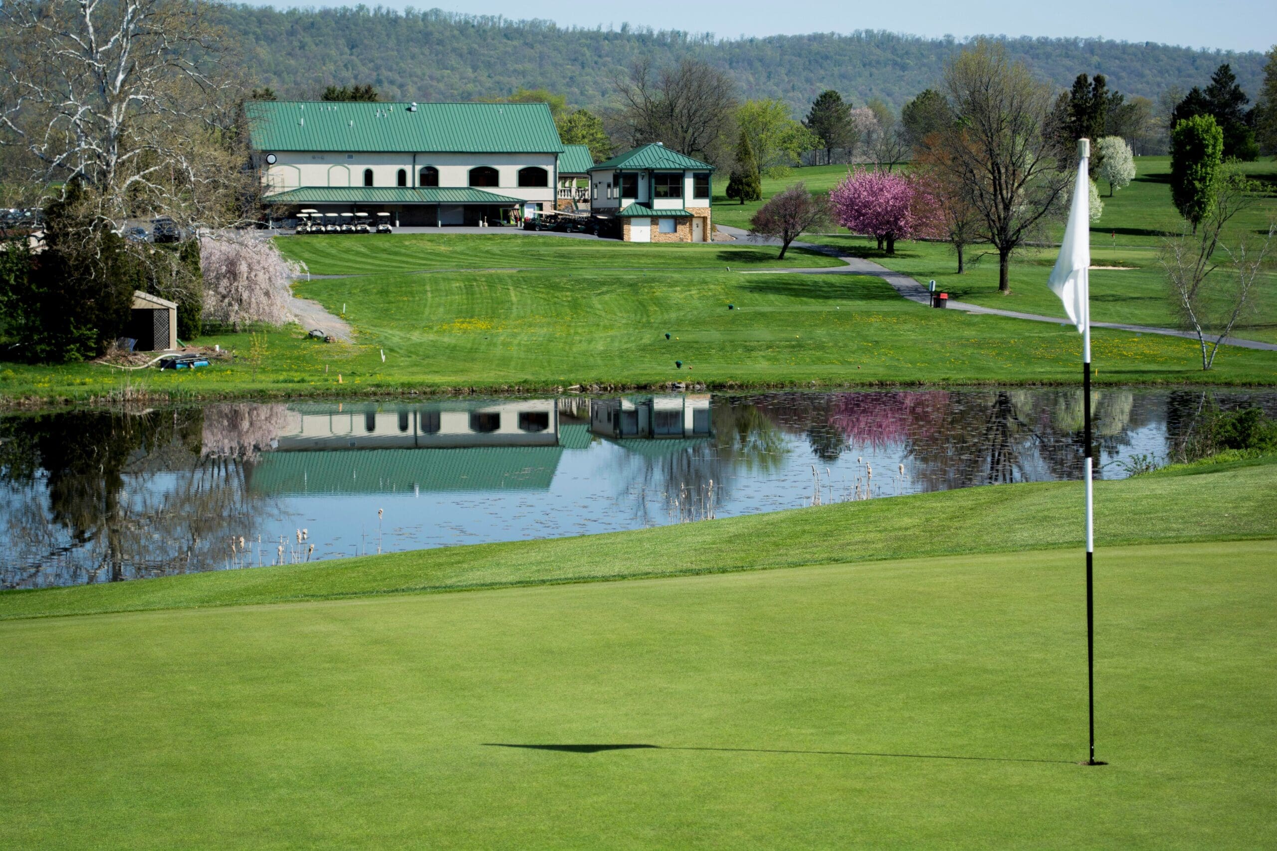 Course Loge 18 Hole Golf Course, Lodge & Restaurant | U.S. Commercial Realty